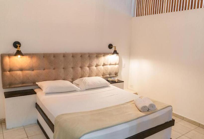 Plaza Royal Apartments