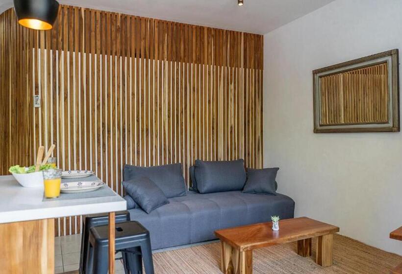 Plaza Royal Apartments