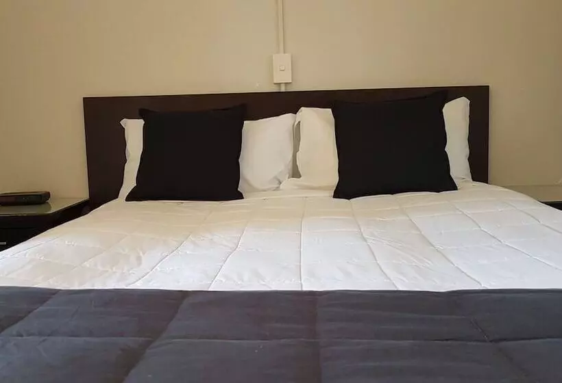 88 Wallace Court Motel