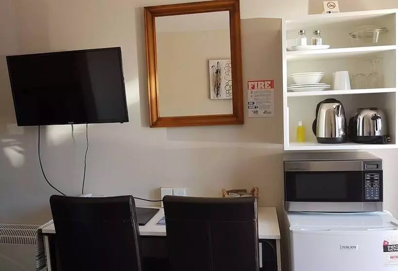 88 Wallace Court Motel