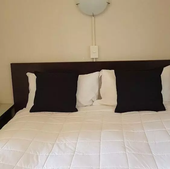 88 Wallace Court Motel