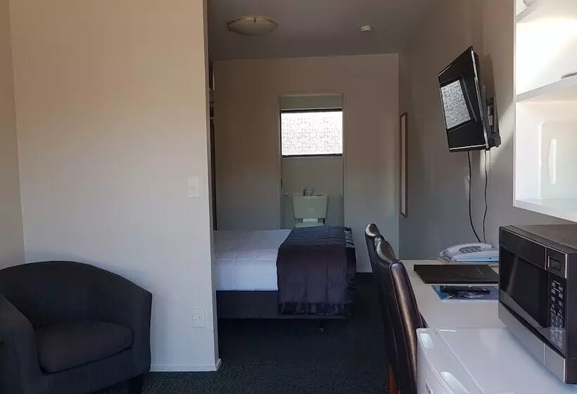 88 Wallace Court Motel