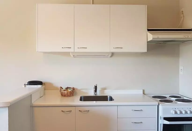 88 Wallace Court Motel