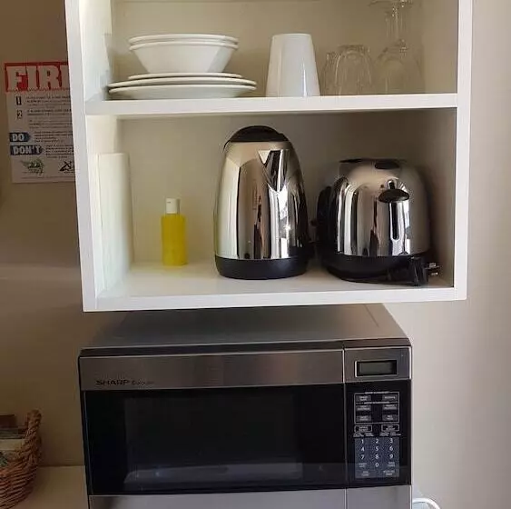 88 Wallace Court Motel