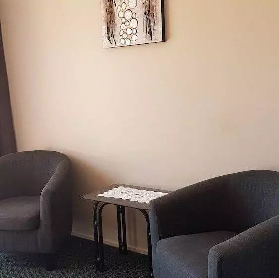 88 Wallace Court Motel