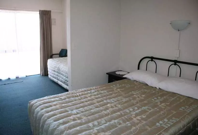 88 Wallace Court Motel