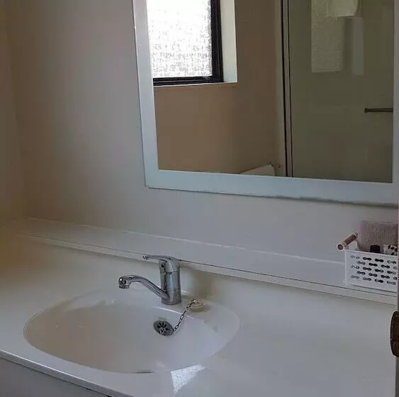 88 Wallace Court Motel