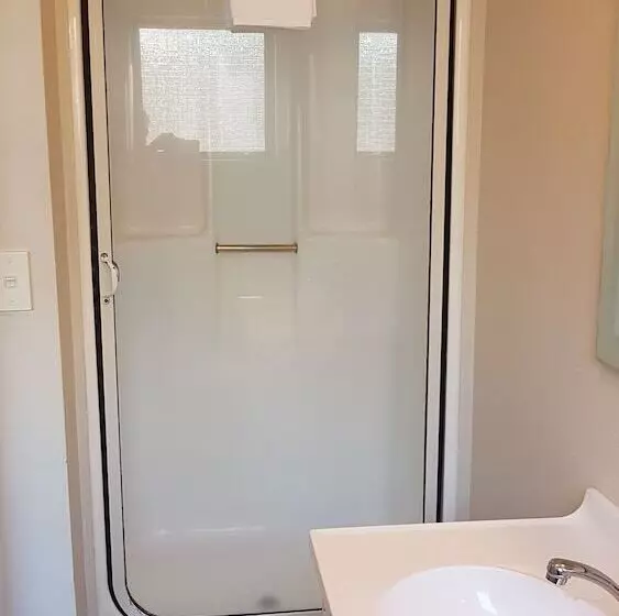 88 Wallace Court Motel