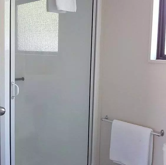 88 Wallace Court Motel