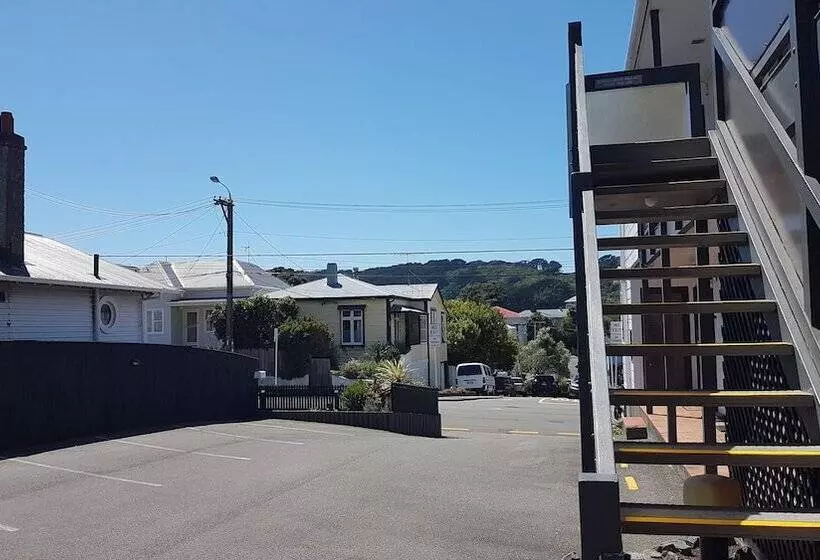 88 Wallace Court Motel