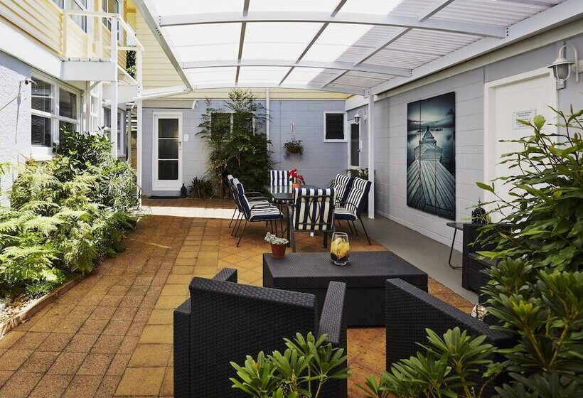 Asure Harbour View Motel And Water Front Apartments