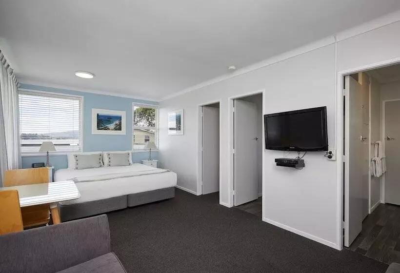 Asure Harbour View Motel And Water Front Apartments