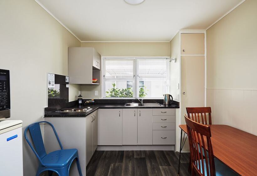 Asure Harbour View Motel And Water Front Apartments