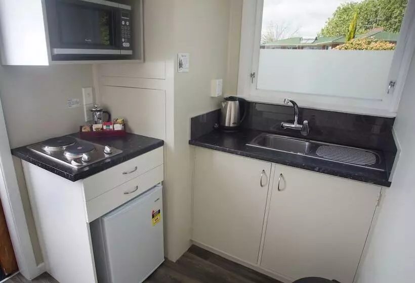 Asure Harbour View Motel And Water Front Apartments