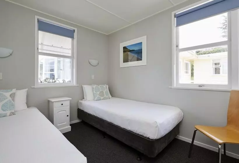 Asure Harbour View Motel And Water Front Apartments