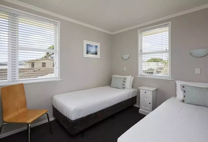 Asure Harbour View Motel And Water Front Apartments