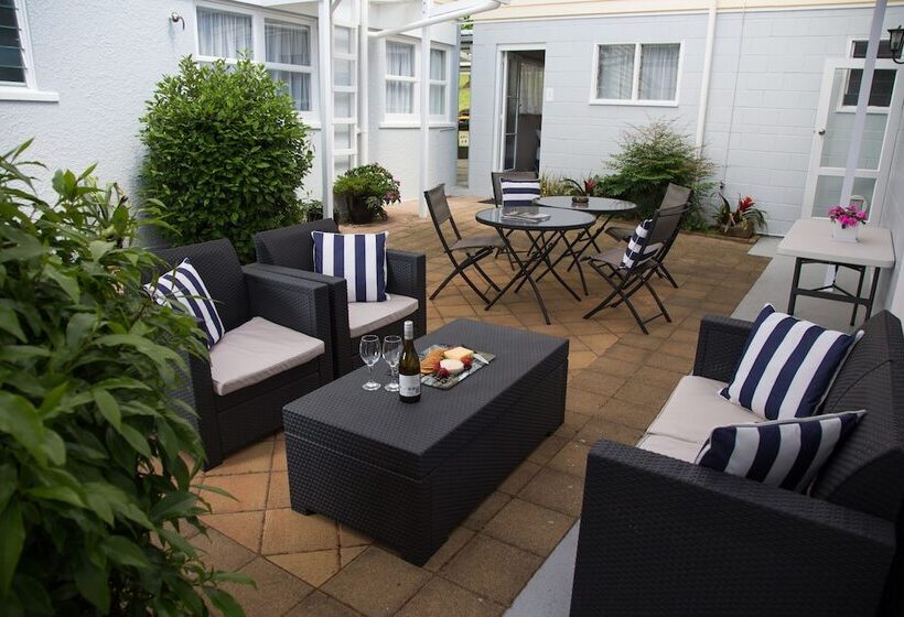 Asure Harbour View Motel And Water Front Apartments