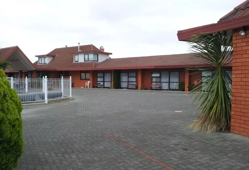 فندق Ace High Motor Inn