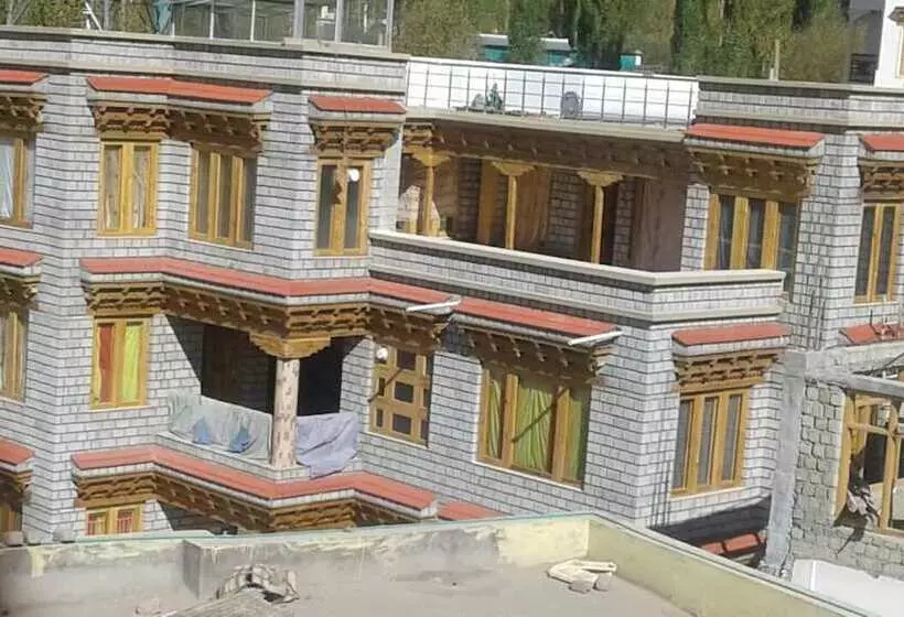 هتل Nezer Homestay