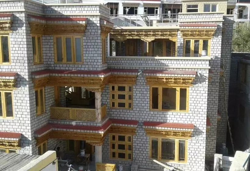 هتل Nezer Homestay