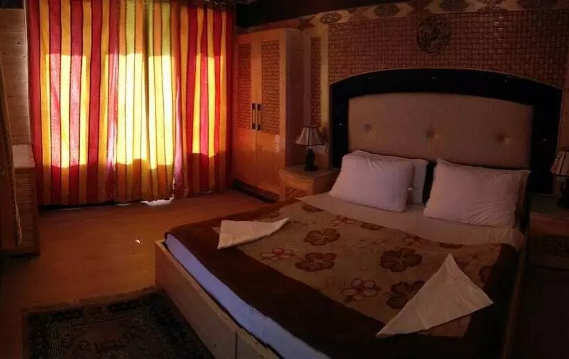 هتل Nezer Homestay