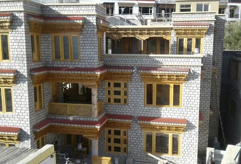 هتل Nezer Homestay