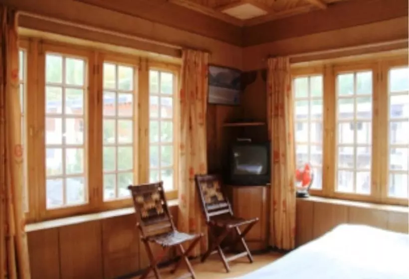 هتل Nezer Homestay