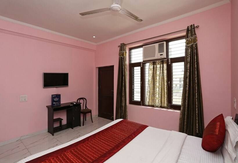 فندق Oyo 7526 Rising Star Sec 45