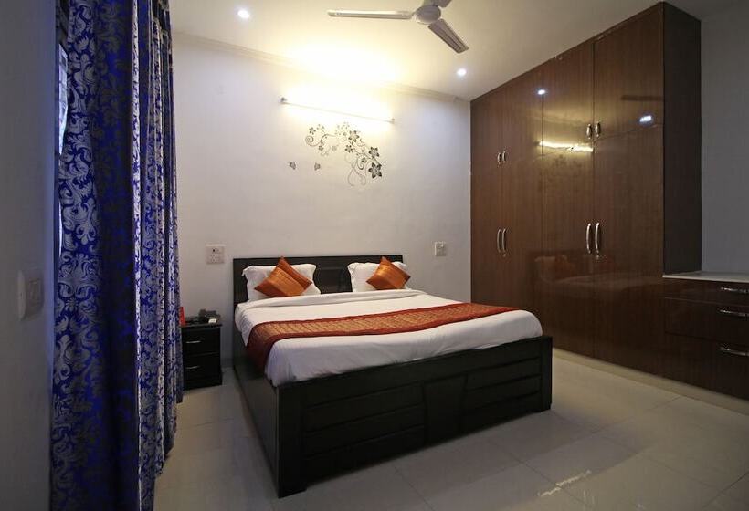 فندق Oyo 7526 Rising Star Sec 45