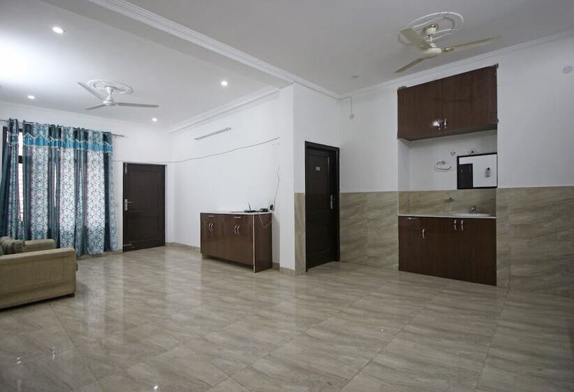 فندق Oyo 7526 Rising Star Sec 45