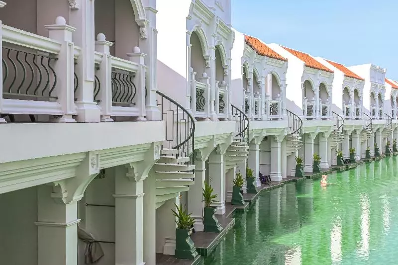 Hotelli Supicha Pool Access