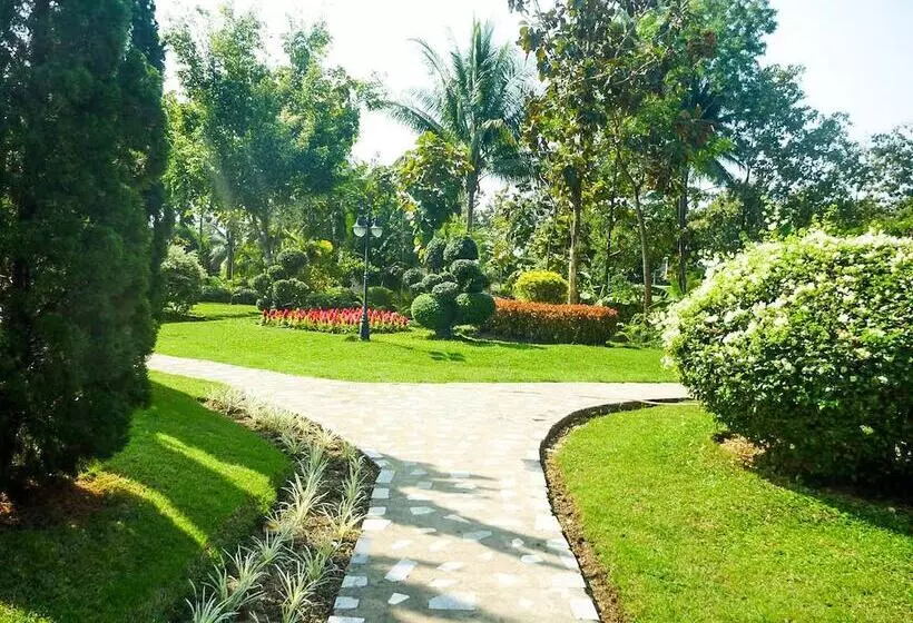 Hotelli Wattana Village Resort