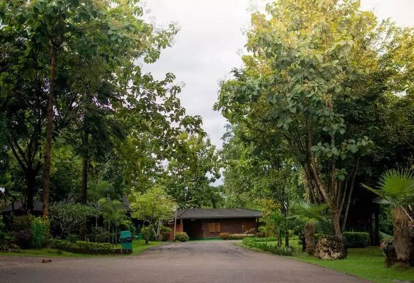 Hotelli Wattana Village Resort