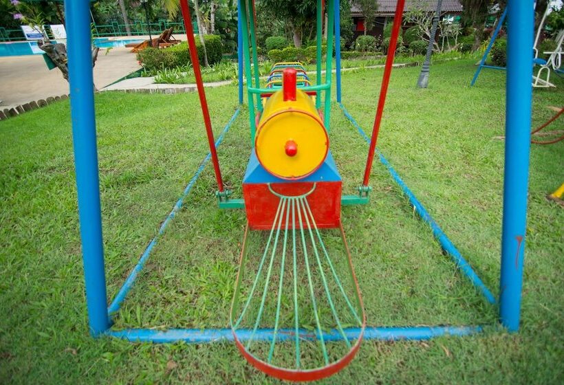 בית מלון כפרי Wattana Village Resort