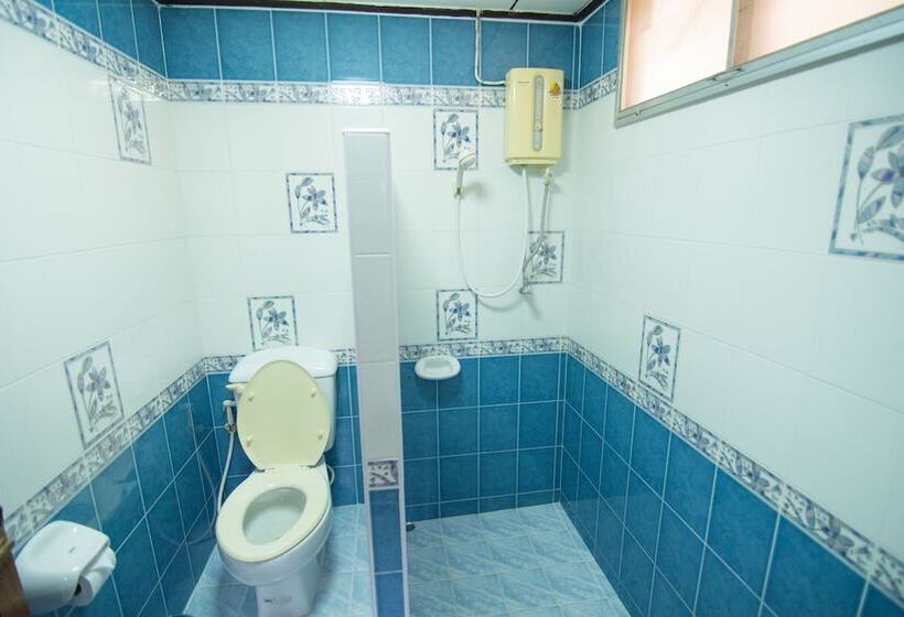 בית מלון כפרי Wattana Village Resort