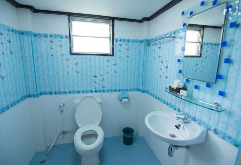 בית מלון כפרי Wattana Village Resort