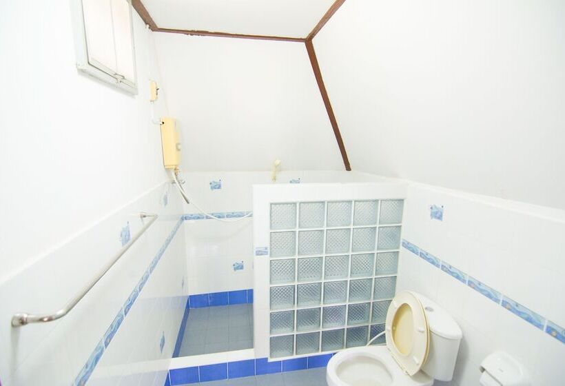 בית מלון כפרי Wattana Village Resort