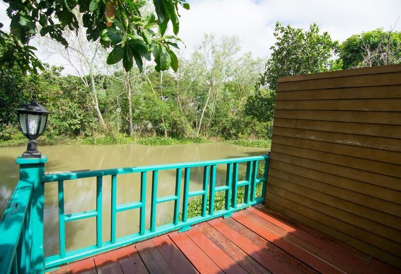 בית מלון כפרי Wattana Village Resort