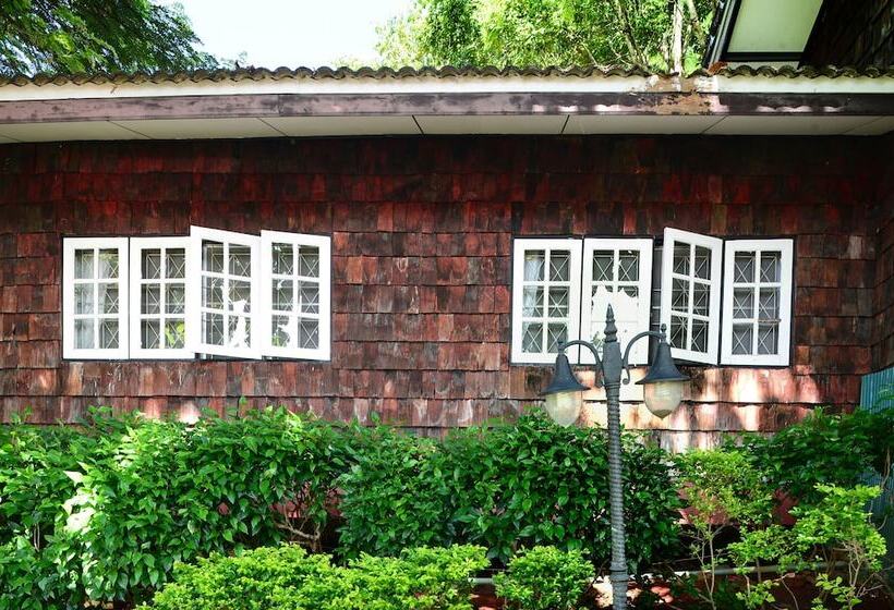 בית מלון כפרי Wattana Village Resort