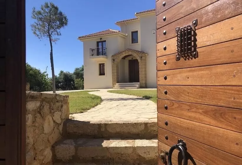 Onirozo Villa