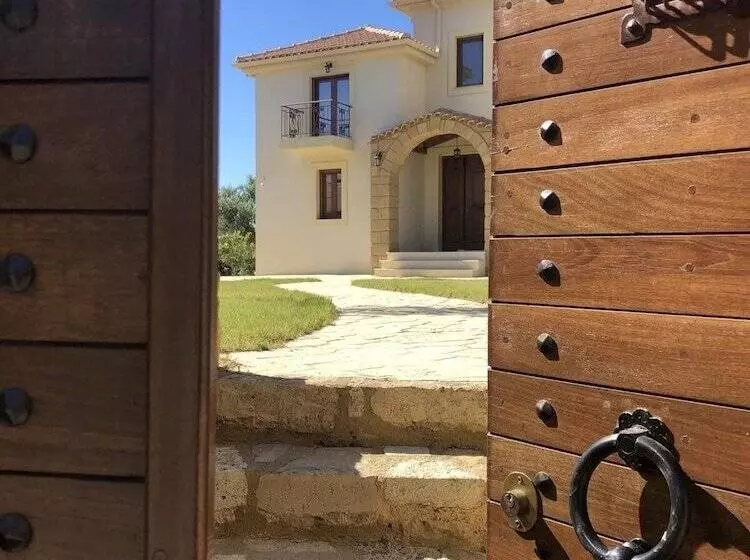 Onirozo Villa