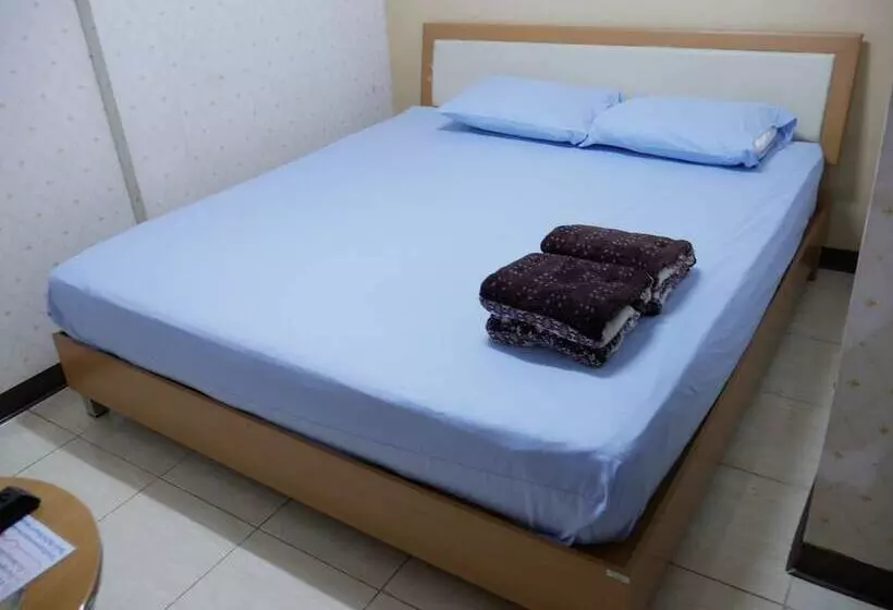 پانسیون Rachanee Guesthouse