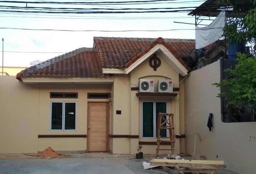 פנסיון Sleeprest   Plamo Garden