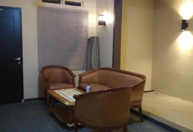 פנסיון Sleeprest   Plamo Garden