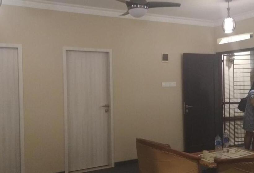 פנסיון Sleeprest   Plamo Garden