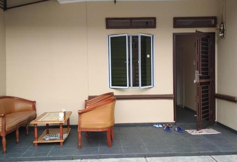 פנסיון Sleeprest   Plamo Garden