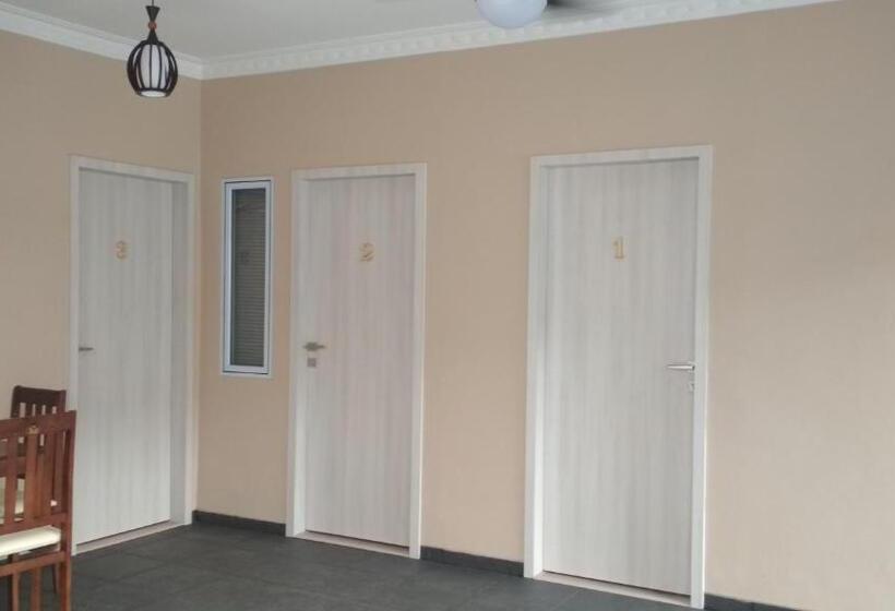 פנסיון Sleeprest   Plamo Garden