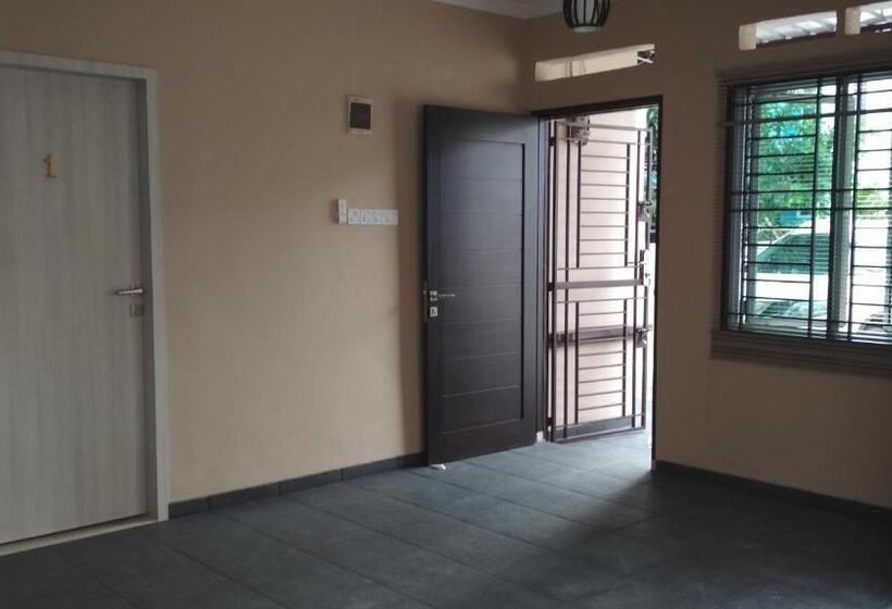 פנסיון Sleeprest   Plamo Garden