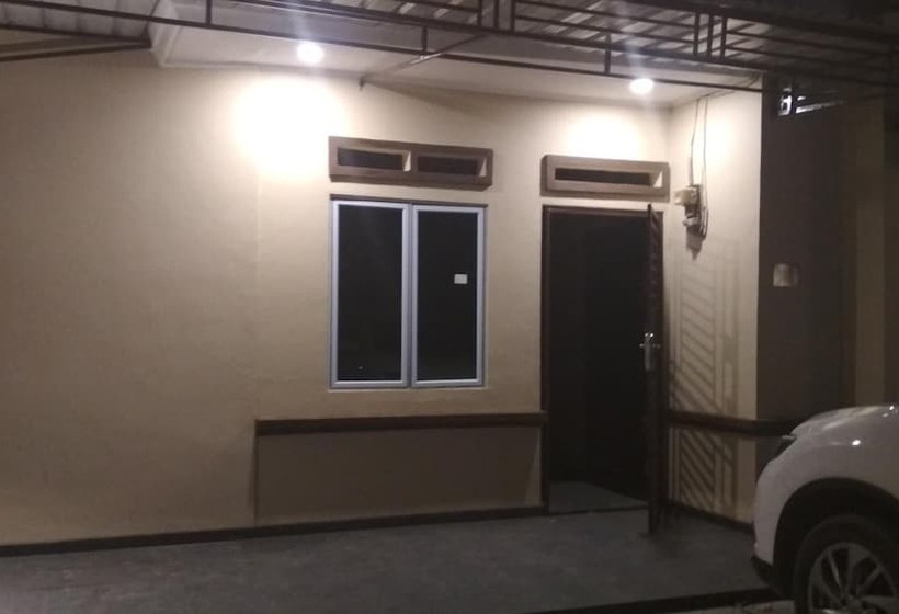 פנסיון Sleeprest   Plamo Garden