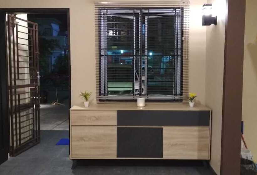 פנסיון Sleeprest   Plamo Garden